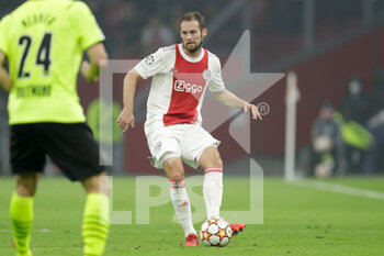 2021-10-19 - Daley Blind of Ajax during the UEFA Champions League, Group C football match between Ajax and Borussia Dortmund on October 19, 2021 at Johan Cruijff ArenA in Amsterdam, Netherlands - AJAX VS BORUSSIA DORTMUND - UEFA CHAMPIONS LEAGUE - SOCCER