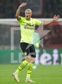 2021-10-19 - Erling Braut Haaland of Borussia Dortmund during the UEFA Champions League, Group C football match between Ajax and Borussia Dortmund on October 19, 2021 at Johan Cruijff ArenA in Amsterdam, Netherlands - AJAX VS BORUSSIA DORTMUND - UEFA CHAMPIONS LEAGUE - SOCCER