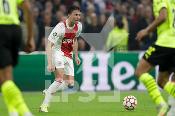 2021-10-19 - Steven Berghuis of Ajax during the UEFA Champions League, Group C football match between Ajax and Borussia Dortmund on October 19, 2021 at Johan Cruijff ArenA in Amsterdam, Netherlands - AJAX VS BORUSSIA DORTMUND - UEFA CHAMPIONS LEAGUE - SOCCER