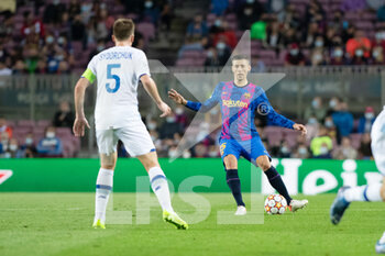 2021-10-20 - Clement Lenglet of FC Barcelona during the UEFA Champions League, Group E football match between FC Barcelona and Dinamo Kiev on October 20, 2021 at Camp Nou stadium in Barcelona, Spain - FC BARCELONA VS DINAMO KIEV - UEFA CHAMPIONS LEAGUE - SOCCER