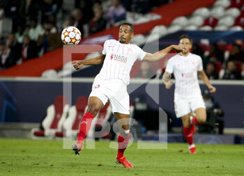 2021-10-20 - Fernando Reges of Sevilla FC during the UEFA Champions League, Group G football match between Lille OSC (LOSC) and Sevilla FC on October 20, 2021 at Stade Pierre Mauroy in Villeneuve-d'Ascq near Lille, France - LILLE OSC (LOSC) VS SEVILLA FC - UEFA CHAMPIONS LEAGUE - SOCCER