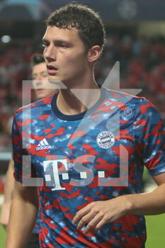 2021-10-20 - Benjamin Pavard of Bayern Munich warms up during the UEFA Champions League, Group E football match between SL Benfica and Bayern Munich on October 20, 2021 at Estadio da Luz in Lisbon, Portugal - SL BENFICA VS BAYERN MUNICH - UEFA CHAMPIONS LEAGUE - SOCCER