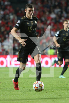 2021-10-20 - Benjamin Pavard of Bayern Munich during the UEFA Champions League, Group E football match between SL Benfica and Bayern Munich on October 20, 2021 at Estadio da Luz in Lisbon, Portugal - SL BENFICA VS BAYERN MUNICH - UEFA CHAMPIONS LEAGUE - SOCCER