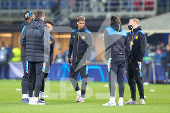 2021-11-02 - Manchester United players inspect the stadium ahead of the UEFA Champions League, Group F football match between Atalanta BC and Manchester United on November 2, 2021 at Gewiss Stadium in Bergamo, Italy - ATALANTA BC VS MANCHESTER UNITED - UEFA CHAMPIONS LEAGUE - SOCCER