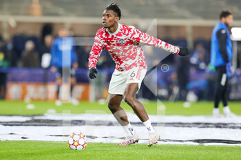 2021-11-02 - Paul Pogba (6) of Manchester United warms up during the UEFA Champions League, Group F football match between Atalanta BC and Manchester United on November 2, 2021 at Gewiss Stadium in Bergamo, Italy - ATALANTA BC VS MANCHESTER UNITED - UEFA CHAMPIONS LEAGUE - SOCCER