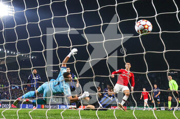 2021-11-02 - Cristiano Ronaldo (7) of Manchester United scores a goal 1-1 during the UEFA Champions League, Group F football match between Atalanta BC and Manchester United on November 2, 2021 at Gewiss Stadium in Bergamo, Italy - ATALANTA BC VS MANCHESTER UNITED - UEFA CHAMPIONS LEAGUE - SOCCER