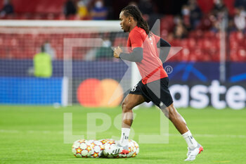 2021-11-02 - Renato Sanches of Lille OSC warms up during the UEFA Champions League, Group G football match between Sevilla FC and Lille OSC on November 2, 2021 at Ramon Sanchez-Pizjuan stadium in Sevilla, Spain - SEVILLA FC VS LILLE OSC - UEFA CHAMPIONS LEAGUE - SOCCER