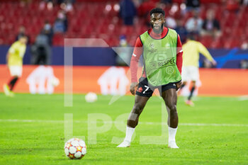 2021-11-02 - Jonathan Bamba of Lille OSC warms up during the UEFA Champions League, Group G football match between Sevilla FC and Lille OSC on November 2, 2021 at Ramon Sanchez-Pizjuan stadium in Sevilla, Spain - SEVILLA FC VS LILLE OSC - UEFA CHAMPIONS LEAGUE - SOCCER