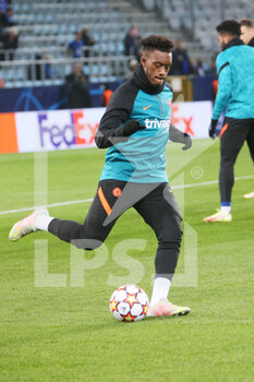 2021-11-02 - Callum Hudson-Odoi of FC Chelsea warms up during the UEFA Champions League, Group H football match between Malmo FF and Chelsea FC on November 2, 2021 at Eleda Stadion in Malmo, Sweden - MALMO FF VS CHELSEA FC - UEFA CHAMPIONS LEAGUE - SOCCER