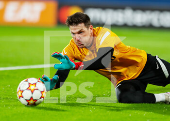 2021-11-02 - Guillaume Faivre of Young Boys warms up during the UEFA Champions League, Group F football match between Villarreal CF and BSC Young Boys on November 2, 2021 at the Ceramica Stadium in Castellon, Spain - VILLARREAL CF VS BSC YOUNG BOYS - UEFA CHAMPIONS LEAGUE - SOCCER