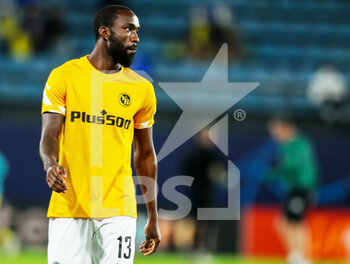 2021-11-02 - Nicolas Moumi Ngamaleu of Young Boys warms up during the UEFA Champions League, Group F football match between Villarreal CF and BSC Young Boys on November 2, 2021 at the Ceramica Stadium in Castellon, Spain - VILLARREAL CF VS BSC YOUNG BOYS - UEFA CHAMPIONS LEAGUE - SOCCER