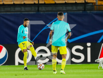 2021-11-02 - Arnaut Groeneveld of Villarreal warms up during the UEFA Champions League, Group F football match between Villarreal CF and BSC Young Boys on November 2, 2021 at the Ceramica Stadium in Castellon, Spain - VILLARREAL CF VS BSC YOUNG BOYS - UEFA CHAMPIONS LEAGUE - SOCCER