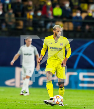 2021-11-02 - Etienne Capoue of Villarreal during the UEFA Champions League, Group F football match between Villarreal CF and BSC Young Boys on November 2, 2021 at the Ceramica Stadium in Castellon, Spain - VILLARREAL CF VS BSC YOUNG BOYS - UEFA CHAMPIONS LEAGUE - SOCCER