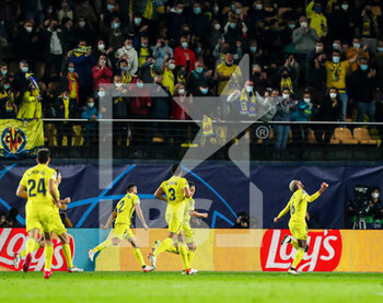 2021-11-02 - Etienne Capoue of Villarreal celebrates a goal during the UEFA Champions League, Group F football match between Villarreal CF and BSC Young Boys on November 2, 2021 at the Ceramica Stadium in Castellon, Spain - VILLARREAL CF VS BSC YOUNG BOYS - UEFA CHAMPIONS LEAGUE - SOCCER