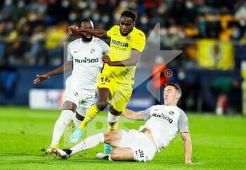 2021-11-02 - Boulaye Dia of Villarreal and Silvan Hefti of Young Boys during the UEFA Champions League, Group F football match between Villarreal CF and BSC Young Boys on November 2, 2021 at the Ceramica Stadium in Castellon, Spain - VILLARREAL CF VS BSC YOUNG BOYS - UEFA CHAMPIONS LEAGUE - SOCCER