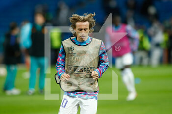 2021-11-03 - Luka Modric of Real Madrid warms up during the UEFA Champions League, Group D football match between Real Madrid and Shakhtar Donetsk on November 03, 2021 at Santiago Bernabeu stadium in Madrid, Spain - REAL MADRID VS SHAKHTAR DONETSK - UEFA CHAMPIONS LEAGUE - SOCCER
