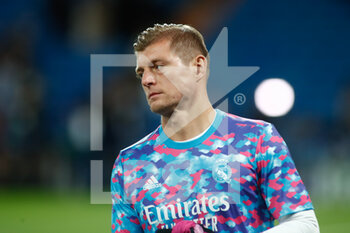 2021-11-03 - Toni Kroos of Real Madrid warms up during the UEFA Champions League, Group D football match between Real Madrid and Shakhtar Donetsk on November 03, 2021 at Santiago Bernabeu stadium in Madrid, Spain - REAL MADRID VS SHAKHTAR DONETSK - UEFA CHAMPIONS LEAGUE - SOCCER