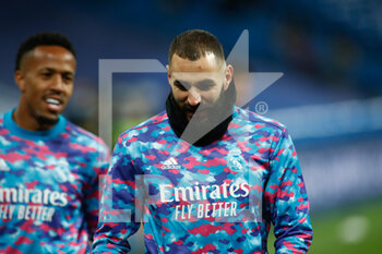 2021-11-03 - Karim Benzema of Real Madrid warms up during the UEFA Champions League, Group D football match between Real Madrid and Shakhtar Donetsk on November 03, 2021 at Santiago Bernabeu stadium in Madrid, Spain - REAL MADRID VS SHAKHTAR DONETSK - UEFA CHAMPIONS LEAGUE - SOCCER