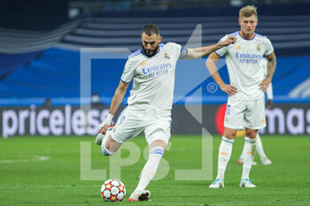 2021-11-03 - Karim Benzema of Real Madrid during the UEFA Champions League, Group D football match between Real Madrid and Shakhtar Donetsk on November 03, 2021 at Santiago Bernabeu stadium in Madrid, Spain - REAL MADRID VS SHAKHTAR DONETSK - UEFA CHAMPIONS LEAGUE - SOCCER