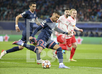 2021-11-03 - Kylian Mbappe, Angel Di Maria (left) of PSG during the UEFA Champions League, Group A football match between RB Leipzig and Paris Saint-Germain (PSG) on November 3, 2021 at Red Bull Arena in Leipzig, Germany - RB LEIPZIG VS PARIS SAINT-GERMAIN - UEFA CHAMPIONS LEAGUE - SOCCER