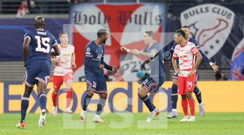 2021-11-03 - Georginio Wijnaldum of Paris Saint-Germain celebrates his goal 1-2 with Angel Di Maria during the UEFA Champions League, Group A football match between RB Leipzig and Paris Saint-Germain on November 3, 2021 at Red Bull Arena in Leipzig, Germany - RB LEIPZIG VS PARIS SAINT-GERMAIN - UEFA CHAMPIONS LEAGUE - SOCCER