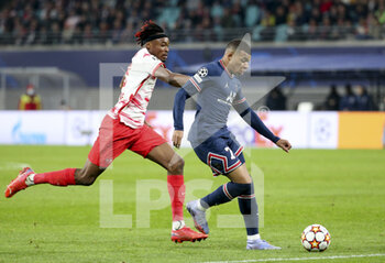 2021-11-03 - Kylian Mbappe of PSG, Mohamed Simakan of RB Leipzig (left) during the UEFA Champions League, Group A football match between RB Leipzig and Paris Saint-Germain (PSG) on November 3, 2021 at Red Bull Arena in Leipzig, Germany - RB LEIPZIG VS PARIS SAINT-GERMAIN - UEFA CHAMPIONS LEAGUE - SOCCER