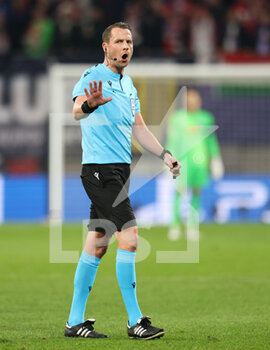 2021-11-03 - Referee Andreas Ekberg during the UEFA Champions League, Group A football match between RB Leipzig and Paris Saint-Germain on November 3, 2021 at Red Bull Arena in Leipzig, Germany - RB LEIPZIG VS PARIS SAINT-GERMAIN - UEFA CHAMPIONS LEAGUE - SOCCER