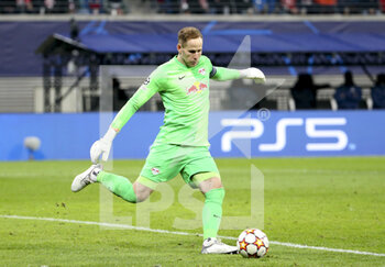 2021-11-03 - Goalkeeper of RB Leipzig Peter Gulacsi during the UEFA Champions League, Group A football match between RB Leipzig and Paris Saint-Germain (PSG) on November 3, 2021 at Red Bull Arena in Leipzig, Germany - RB LEIPZIG VS PARIS SAINT-GERMAIN - UEFA CHAMPIONS LEAGUE - SOCCER