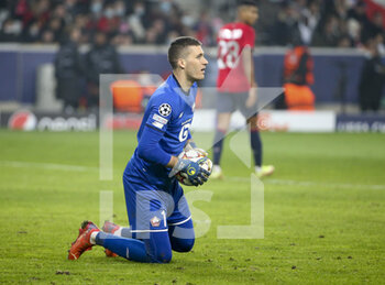 2021-11-23 - Goalkeeper of Lille Ivo Grbic during the UEFA Champions League, Group G football match between Lille OSC (LOSC) and FC RB Salzburg on November 23, 2021 at Pierre Mauroy stadium in Villeneuve-d'Ascq near Lille, France - LILLE LOSC VS FC SALZBURG - UEFA CHAMPIONS LEAGUE - SOCCER