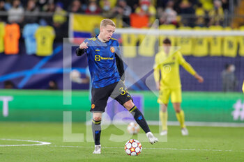 2021-11-23 - Donny van de Beek (34) of Manchester United during the UEFA Champions League, Group F football match between Villareal CF and Manchester United on November 23, 2021 at Estadio El Madrigal in Vila-Real, Spain - VILLAREAL CF VS MANCHESTER UNITED - UEFA CHAMPIONS LEAGUE - SOCCER