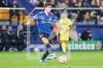 2021-11-23 - Victor Lindelof (2) of Manchester United during the UEFA Champions League, Group F football match between Villareal CF and Manchester United on November 23, 2021 at Estadio El Madrigal in Vila-Real, Spain - VILLAREAL CF VS MANCHESTER UNITED - UEFA CHAMPIONS LEAGUE - SOCCER