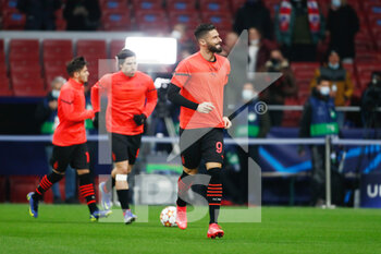 2021-11-24 - Olivier Giroud of Milan warms up during the UEFA Champions League, Group B football match between Atletico de Madrid and AC Milan on November 24, 2021 at Wanda Metropolitano stadium in Madrid, Spain - ATLETICO DE MADRID VS AC MILAN - UEFA CHAMPIONS LEAGUE - SOCCER