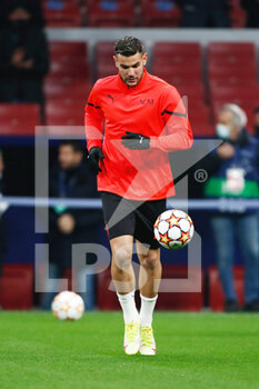 2021-11-24 - Theo Hernandez of Milan warms up during the UEFA Champions League, Group B football match between Atletico de Madrid and AC Milan on November 24, 2021 at Wanda Metropolitano stadium in Madrid, Spain - ATLETICO DE MADRID VS AC MILAN - UEFA CHAMPIONS LEAGUE - SOCCER