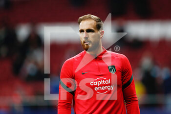 2021-11-24 - Jan Oblak of Atletico de Madrid warms up during the UEFA Champions League, Group B football match between Atletico de Madrid and AC Milan on November 24, 2021 at Wanda Metropolitano stadium in Madrid, Spain - ATLETICO DE MADRID VS AC MILAN - UEFA CHAMPIONS LEAGUE - SOCCER