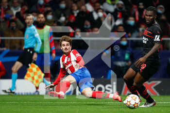 2021-11-24 - Antoine Griezmann of Atletico de Madrid and Frank Kessie of Milan during the UEFA Champions League, Group B football match between Atletico de Madrid and AC Milan on November 24, 2021 at Wanda Metropolitano stadium in Madrid, Spain - ATLETICO DE MADRID VS AC MILAN - UEFA CHAMPIONS LEAGUE - SOCCER