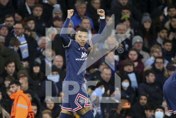 2021-11-24 - Kylian Mbappe of PSG celebrates his goal during the UEFA Champions League, Group A football match between Manchester City and Paris Saint-Germain (PSG) on November 24, 2021 at Etihad Stadium in Manchester, England - MANCHESTER CITY VS PARIS SAINT-GERMAIN (PSG) - UEFA CHAMPIONS LEAGUE - SOCCER