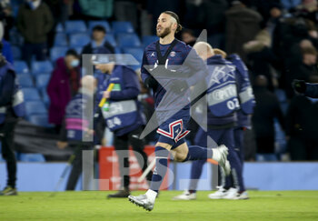 2021-11-24 - Sergio Ramos of PSG who didn't play the match warms up following the UEFA Champions League, Group A football match between Manchester City and Paris Saint-Germain (PSG) on November 24, 2021 at Etihad Stadium in Manchester, England - MANCHESTER CITY VS PARIS SAINT-GERMAIN (PSG) - UEFA CHAMPIONS LEAGUE - SOCCER