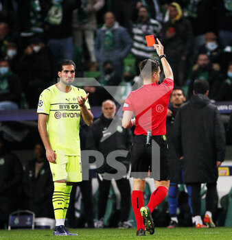 2021-11-24 - Red card Emre Can of Borussia Dortmund during the UEFA Champions League, Group C football match between Sporting Lisbon and Borussia Dortmund on November 24, 2021 at Jose Alvalade stadium in Lisbon, Portugal - SPORTING LISBON VS BORUSSIA DORTMUND - UEFA CHAMPIONS LEAGUE - SOCCER