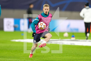 2021-12-07 - Oleksandr Zinchenko (11) of Manchester City warms up during the UEFA Champions League, Group A football match between RB Leipzig and Manchester City on December 7, 2021 at Red Bull Arena in Leipzig, Germany - RB LEIPZIG VS MANCHESTER CITY - UEFA CHAMPIONS LEAGUE - SOCCER