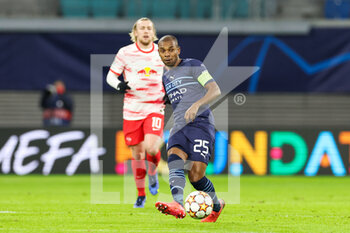 2021-12-07 - Fernandinho (25) of Manchester City during the UEFA Champions League, Group A football match between RB Leipzig and Manchester City on December 7, 2021 at Red Bull Arena in Leipzig, Germany - RB LEIPZIG VS MANCHESTER CITY - UEFA CHAMPIONS LEAGUE - SOCCER
