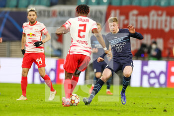 2021-12-07 - Mohamed Simakan of Leipzig and Kevin De Bruyne (17) of Manchester City during the UEFA Champions League, Group A football match between RB Leipzig and Manchester City on December 7, 2021 at Red Bull Arena in Leipzig, Germany - RB LEIPZIG VS MANCHESTER CITY - UEFA CHAMPIONS LEAGUE - SOCCER