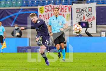 2021-12-07 - Kevin De Bruyne (17) of Manchester City during the UEFA Champions League, Group A football match between RB Leipzig and Manchester City on December 7, 2021 at Red Bull Arena in Leipzig, Germany - RB LEIPZIG VS MANCHESTER CITY - UEFA CHAMPIONS LEAGUE - SOCCER