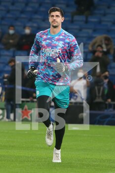 2021-12-07 - Thibaut Courtois of Real Madrid warms up during the UEFA Champions League, Group D football match between Real Madrid and FC Internazionale on December 7, 2021 at Santiago Bernabeu stadium in Madrid, Spain - REAL MADRID VS FC INTERNAZIONALE - UEFA CHAMPIONS LEAGUE - SOCCER