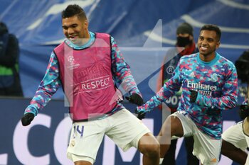 2021-12-07 - Casemiro of Real Madrid warms up during the UEFA Champions League, Group D football match between Real Madrid and FC Internazionale on December 7, 2021 at Santiago Bernabeu stadium in Madrid, Spain - REAL MADRID VS FC INTERNAZIONALE - UEFA CHAMPIONS LEAGUE - SOCCER