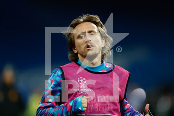 2021-12-07 - Luka Modric of Real Madrid warms up during the UEFA Champions League, Group D football match between Real Madrid and FC Internazionale on December 7, 2021 at Santiago Bernabeu stadium in Madrid, Spain - REAL MADRID VS FC INTERNAZIONALE - UEFA CHAMPIONS LEAGUE - SOCCER