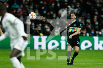 2021-12-07 - Hakan Calhanoglu of Inter during the UEFA Champions League, Group D football match between Real Madrid and FC Internazionale on December 7, 2021 at Santiago Bernabeu stadium in Madrid, Spain - REAL MADRID VS FC INTERNAZIONALE - UEFA CHAMPIONS LEAGUE - SOCCER