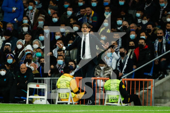 2021-12-07 - Simone Inzaghi, head coach of Inter during the UEFA Champions League, Group D football match between Real Madrid and FC Internazionale on December 7, 2021 at Santiago Bernabeu stadium in Madrid, Spain - REAL MADRID VS FC INTERNAZIONALE - UEFA CHAMPIONS LEAGUE - SOCCER