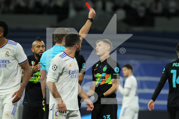 2021-12-07 - Red card Nicolo Barella of Inter during the UEFA Champions League, Group D football match between Real Madrid and FC Internazionale on December 7, 2021 at Santiago Bernabeu stadium in Madrid, Spain - REAL MADRID VS FC INTERNAZIONALE - UEFA CHAMPIONS LEAGUE - SOCCER