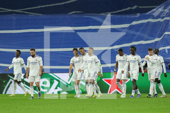 2021-12-07 - Marco Asensio of Real Madrid celebrates a goal with teammates 2-0 during the UEFA Champions League, Group D football match between Real Madrid and FC Internazionale on December 7, 2021 at Santiago Bernabeu stadium in Madrid, Spain - REAL MADRID VS FC INTERNAZIONALE - UEFA CHAMPIONS LEAGUE - SOCCER