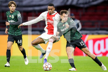 2021-12-07 - Ryan Gravenberch of Ajax battles for the ball with Manuel Ugarte of Sporting CP during the UEFA Champions League, Group C football match between Ajax and Sporting Clube de Portugal on December 7, 2021 at Johan Cruijff ArenA in Amsterdam, Netherlands - AJAX VS SPORTING CLUBE DE PORTUGAL - UEFA CHAMPIONS LEAGUE - SOCCER